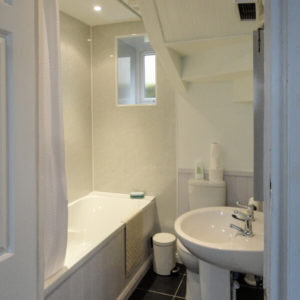 Bluebell Holiday Cottage Corrie Bathroom